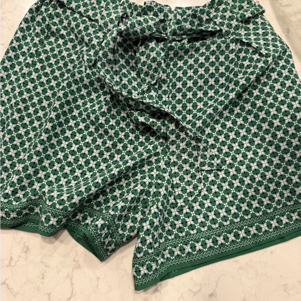 MAX STUDIO Green Patterned Women's Shorts